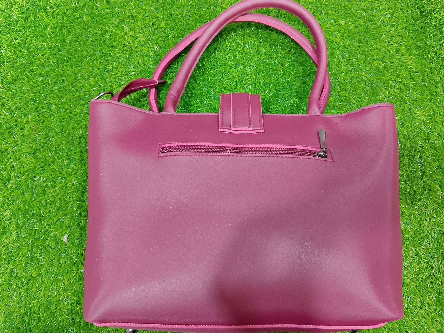 Elegant Black Handbag for Women – Stylish & Premium Quality | The Beautera