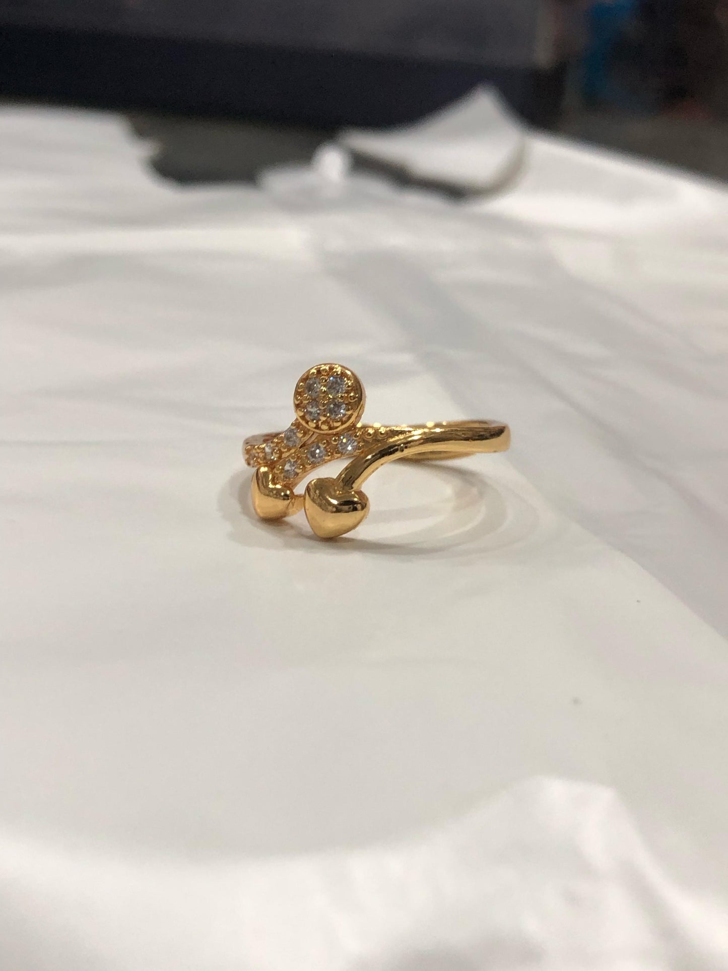Golden Sparkle Embrace Ring – The Beautera Exclusive