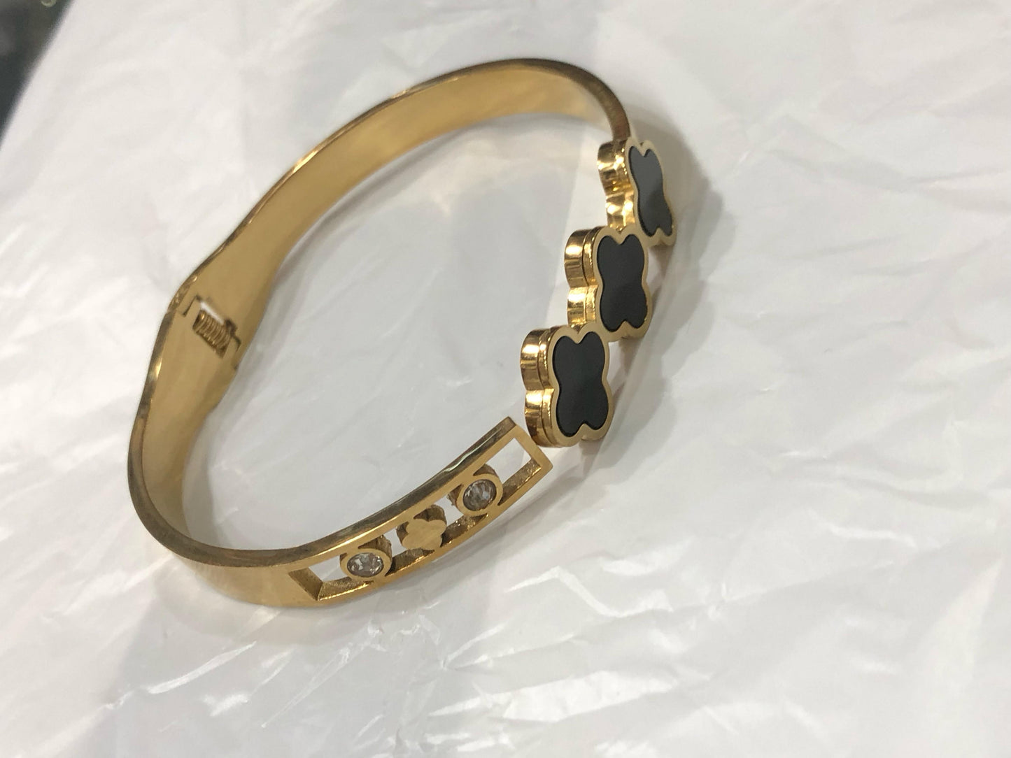 Luxurious Golden Bloom Clover Bracelet – Black Enamel & Crystal Accents